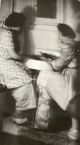 1946 Ladies in Bathroom on Toilet Peeling Potatoes in Sink Unusual Strange Photo - Picture 1 of 18
