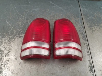 Комплект задних фонарей 2001 Dodge Dakota R/T Xcab #3949 LL7 - Изображение 1 из 4