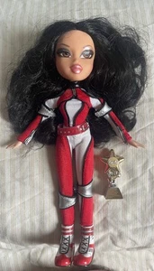 RARO Muñeca Bratz Play Sportz Jade Extreme Motorcross Traje de Carreras, Almohadillas y Trofeo - Imagen 1 de 2