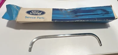 1971 71 Ford Torino Ranchero 500 GT NOS moldura de grelha centro LH D1OZ-8242-A - Imagem 1 de 4