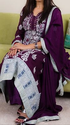 Threads And Motifs Sana Safinaz Asim Jofa Suffuse Maria B Sobia N Salwar Kameez - Imagem 1 de 4