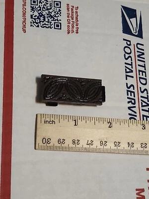 Oldsmobile Regency 98 1978 NOS correa de tracción de puerta tapa de extremo izquierdo 20083856 GM NOS OE Foto 1 de 3