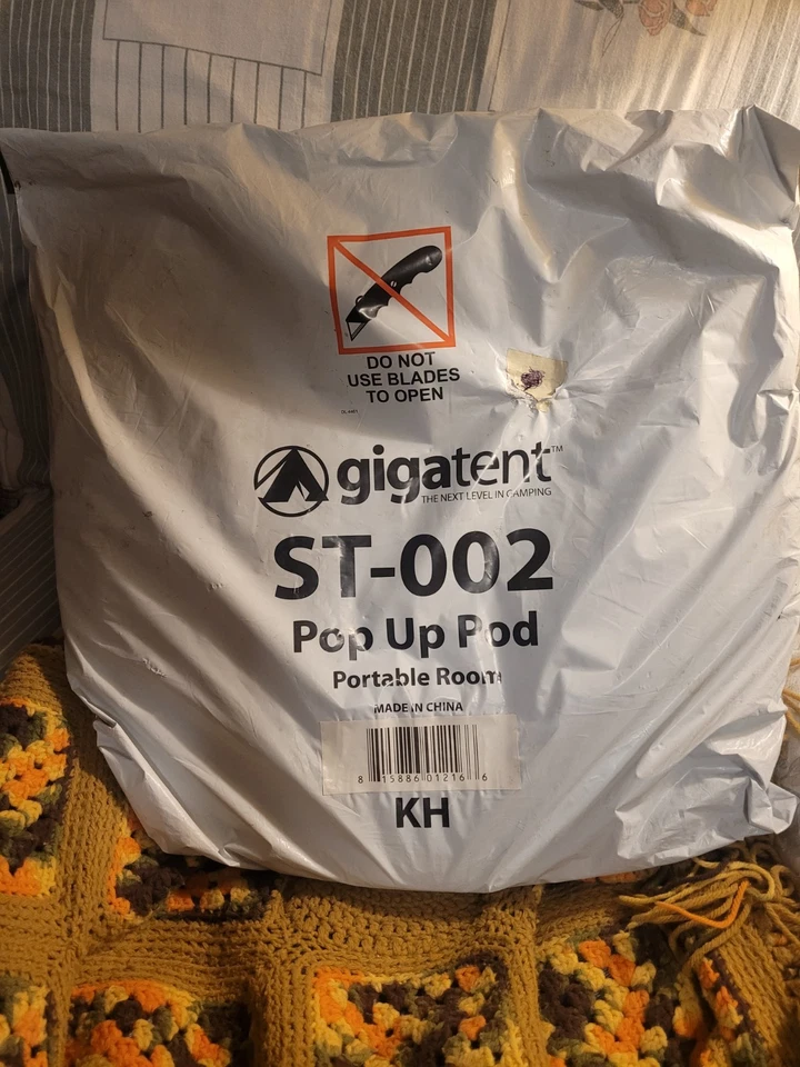 Gigatent ST 002 Pop-Up Pod Changing Tent with Carry Bag - Green - Image 1 of 1