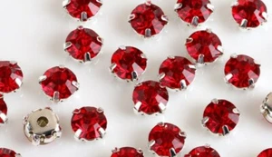 10 x 8mm PEDRERÍA ROJA CORTE CRISTAL PLATA BASE COSER EN ADORNOS BOTONES  - Imagen 1 de 1
