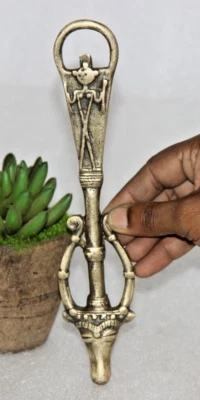 Garrafa de latão esculpida à mão vintage abridor de bolso portátil original artesanato antigo - Imagem 1 de 4