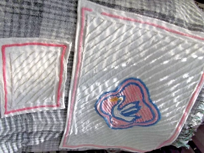 Cobertor pequeno vintage bebê chenille rosa e branco, 27 x 37 e fronha 12 x 16 - Imagem 1 de 4