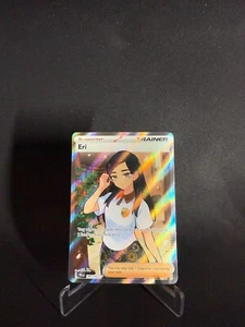 Eri Full Art Trainer 136/131 Prismatic Evolutions Pokémon TCG Englisch - Bild 1 von 2