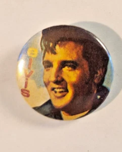 Mochila ELVIS PRESLEY Vintage Pinback Botón Años 80 RARA 1" THE KING - Imagen 1 de 2