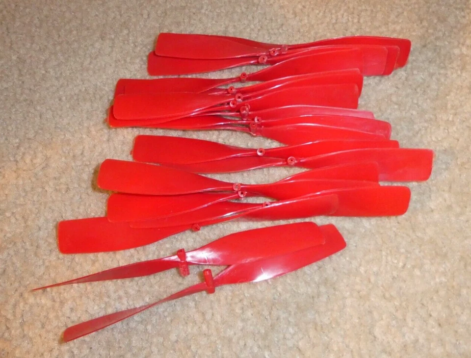 Lot of 18 Red Nylon Plastic Aircraft or Helicopter Propellers 5 1/2" Long - Image 1 of 1