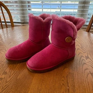 Ugg Hot Pink Fuchsia Bailey Button Perforated Boots Suede Sherpa Size 7 - Picture 1 of 13