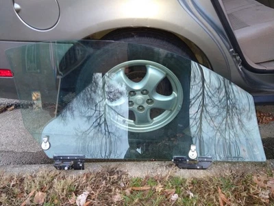 Ford Mustang 2000 ventana de vidrio lateral del conductor Foto 1 de 4