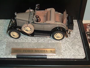 1931 FORD MODEL A DELUXE BRAUN CABRIO VITRINE DANBURY 1:24 DIECAST - Bild 1 von 10