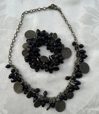 COLLAR Y PULSERA DE CUENTAS DE DISEÑO PREMIER Cuentas facetadas negras y dorado antiguo Foto 1 de 4