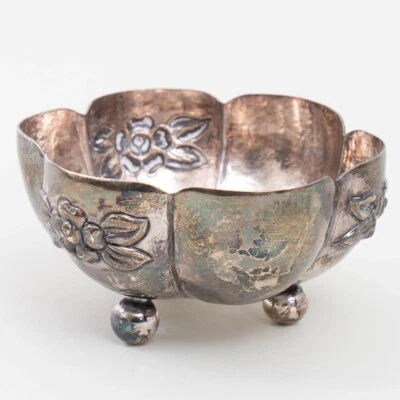 Antique Sterling Silver Scalloped Bowl w Ball Feet Repousse Aztec Rose Mexico 4" - Image 1 of 4