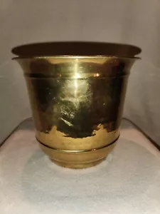 Vaso fioriera vintage in ottone martellato - Foto 1 di 6