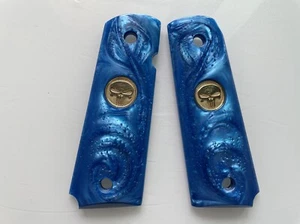 Empuñadura de calavera azul perla resina y oro para clones Kimber de tamaño completo Colt 1911 Springfi - Imagen 1 de 3