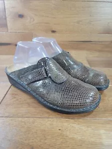 Zuecos de cuero con estampado de serpiente marrón FINN COMFORT ""Venecia"" para mujer TALLA 41 D EE. UU. 10 - Imagen 1 de 11
