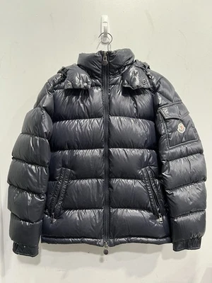Chaqueta de plumón Moncler para hombre azul marino Maya Giubbotto talla 1/S venta al por menor $1950 ¡AUTÉNTICA! Foto 1 de 4