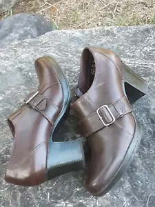 Botines Clarks para mujer de cuero marrón con cremallera lateral punta redonda tacón bloque 8 M - Imagen 1 de 8