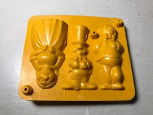Vintage Amaco Plastic Character Mold 2” Miniature Figures 2-Piece Mold - Picture 1 of 4