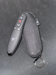 V7 WP1000-24G-19NB Professional Wireless Presenter with Laser Pointer - Picture 1 of 8