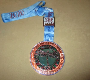 Medaglia rifinitore metallo She Power 2020 5K Run Dragon Fly - forte e bella - Foto 1 di 5