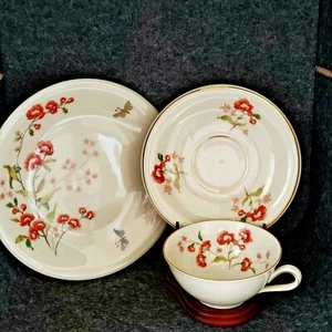 VINTAGE MITTERTEICH BAVARIA TAUSENDSCHON FLOWERS & BUTTERFLIES TEACUP TRIO RARE - Picture 1 of 12