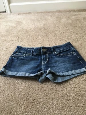 Aeropostale Jean Shorts Pockets Cuffed Rolled Hem Womens Juniors Size 3/4 Blue - Image 1 of 4