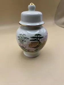 Mini Vintage Porcelain Japanese Ginger Jar Country House Floral Gold Trim 4.5” - Picture 1 of 12