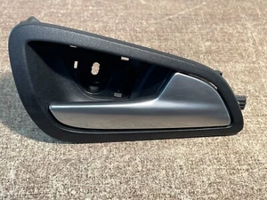 Maniglia porta lato anteriore destro Ford Focus Mk3 2013 AM51U22600BEW SPEDIZIONE GRATUITA *6 - Foto 1 di 4