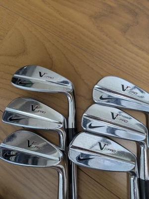 NIKE Right Handed Iron Set VR PRO Blade 5-9,P Dynamic Gold Flex X100 - Image 1 of 4