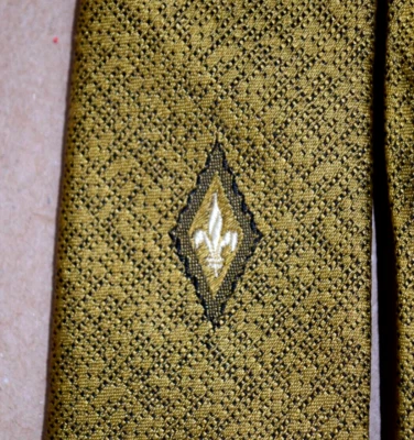 Corbata de Colección Diamante Cerrada Flor De Lis Años 60 Oro Jacaurd Corbata 54" x 2.25" Foto 1 de 4