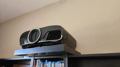 Epson Pro Cinema 6040UB 3LCD Projector with 4K Enhancement 3D, THX, HDR and ISF - Image 1 of 4