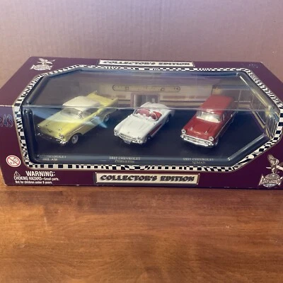 Road Legends Collectors Edition - 1957 Chevrolet Bel Air, Corvette, Nomad 1:43 - Imagem 1 de 4