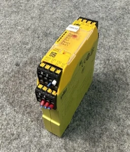 PILZ PNOZ s4 C 24VDC 3 n/o 1 n/c Ident.No.: 751104 Sicherheitsschaltgerät - Picture 1 of 7