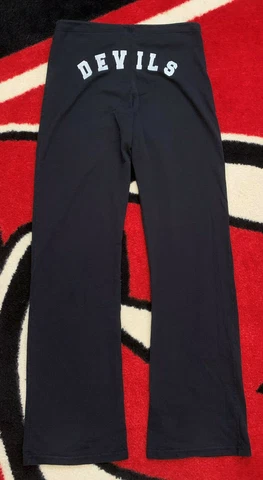 Classic vintage WOMEN'S NEW JERSEY DEVILS '00s YOGA PANTS Size Medium sweatpants Cover
