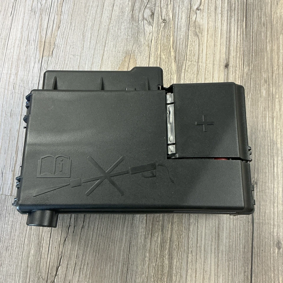 Коробка предохранителей с клеммой аккумулятора для Chevrolet Cruze 2011-2016 1,4 л 1,8 л 96889385 - Изображение 1 из 4