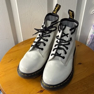 Dr. Martens White Leather Boots with Black Laces 6M - Picture 1 of 10