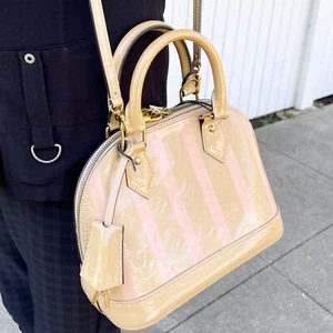 Louis Vuitton Alma BB A tracolla - Foto 1 di 10