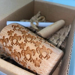 Stodola Engraved Mini Rolling Pin with LOVELY TURTLES Pattern - Picture 1 of 1