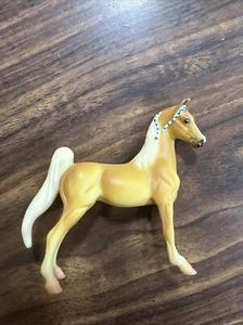 BREYER STABLEMATE  SM PALOMINO AMERICAN SADDLEBRED 1998 RETIRED - Picture 1 of 5