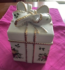 Royal Albert “Old Country Roses” Lidded Gift Box. Free Postage. - Picture 1 of 5