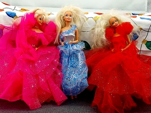 2 BARBIE NATALIZIE VINTAGE E 1 BARBIE BEAUTY QUEEN LOTTO DI 3 OTTIME CONDIZIONI! - Foto 1 di 9