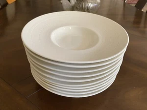 10 Oneida Manhattan Warm White 9'' Porcelain Rim Soup Bowls 4 Oz - Picture 1 of 9