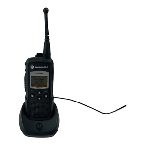 MOTOROLA DTR650 DIGITAL TWO-WAY RADIO + CHARGER + BELT CLIP - 900MHz - Picture 1 of 14