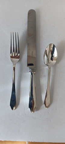 TIFFANY & CO. STERLING SILVER CLINTON PATTERN PLACE SETTING Cover