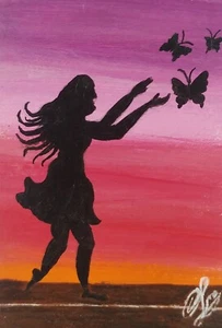 ACEO Original Acrylic Painting A GIRL RUNINIG ON THE ROAD Miniature Art Card New - Afbeelding 1 van 4