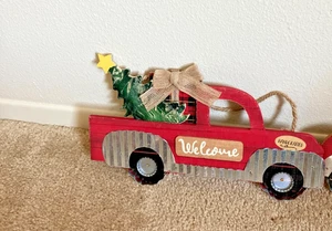 GRANDE DECORAZIONE CAMION ROSSO 14X8", NATALE, VACANZE, "BENVENUTO" ORNAMENTO GIGANTE, REGALO - Foto 1 di 1