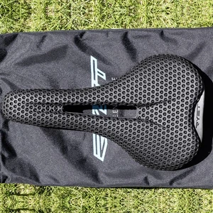 Carbon 3D Printed Bike Saddle Bicycle Seat Cushion Road MTB Gravel Cycling 7x9mm - Foto 1 di 18