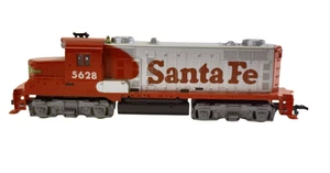 Santa Fe GP20 5628 Tyco Diesel Locomotive HO Scale Red & Silver Model Train - Picture 1 of 9